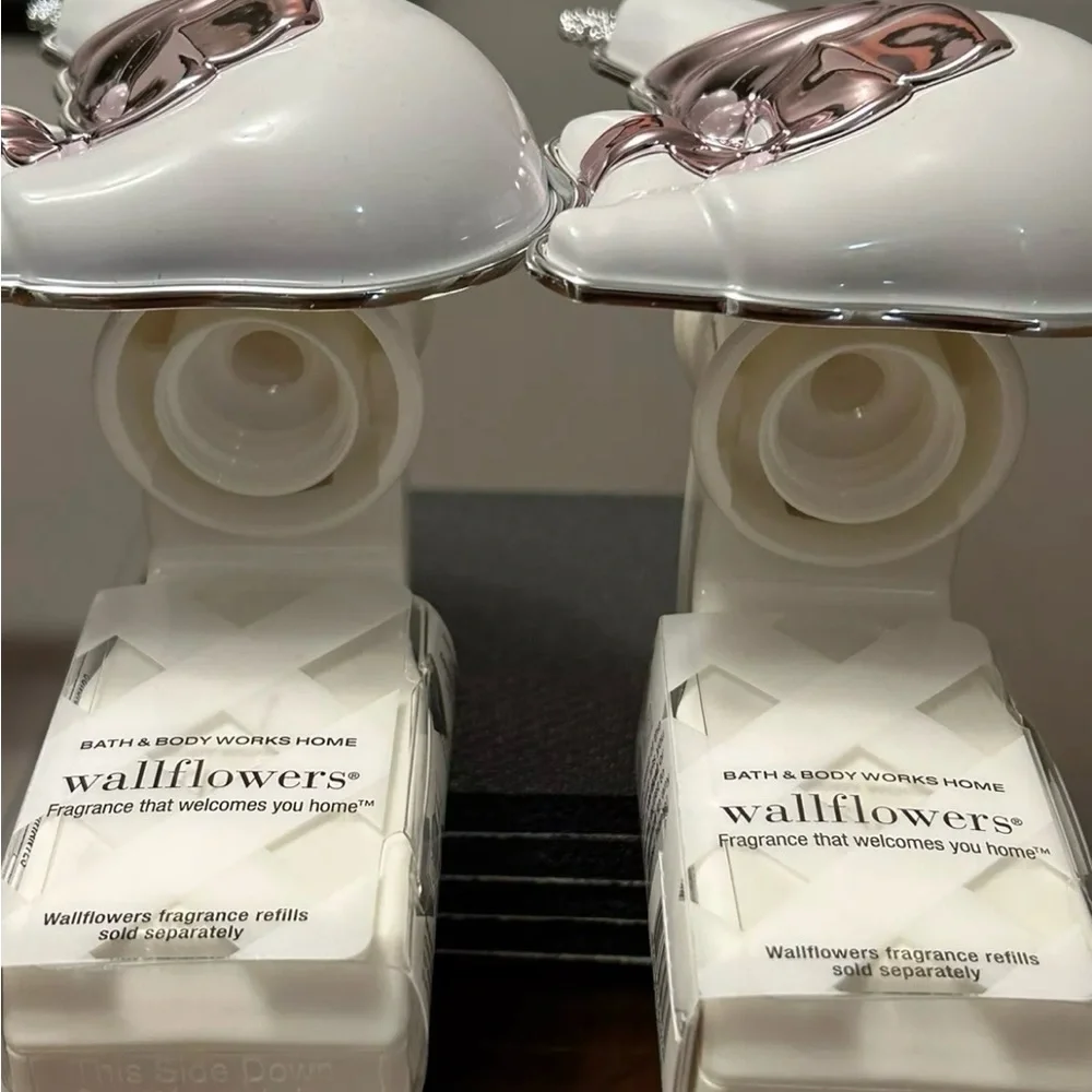 NWT Bath & Body Works Wallflower Plug In Polar Bear Snowflake Set of 2 - Picture 8 of 12